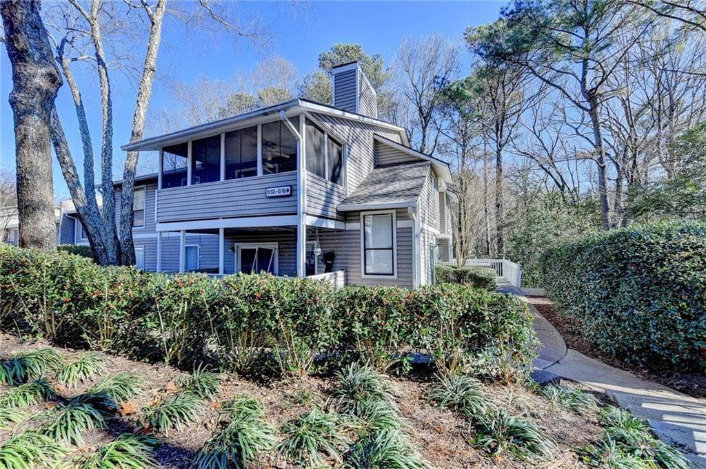 2 bedroom, 1 bathroom, 1,126 sq ft condominium for sale at 516 Wynnes Ridge Circle 516, Marietta, GA 30067