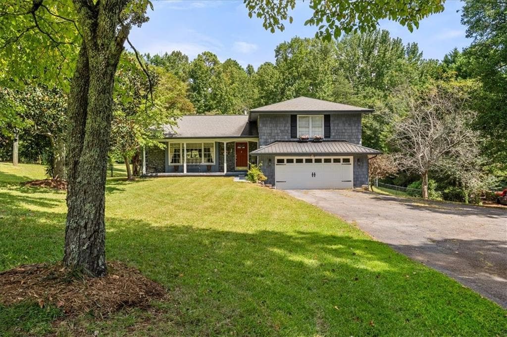 3 bedroom, 2 bathroom, 1,859 sq ft single family residence under contract at 1033 Davenport Circle, Powder Springs, GA 30127