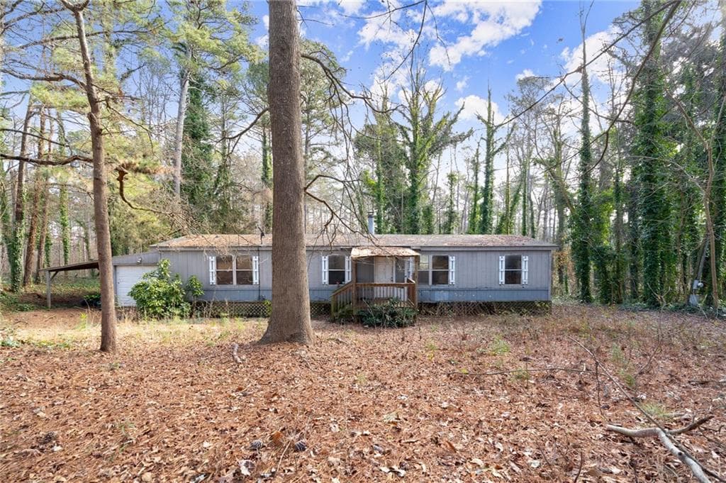 3 bedroom, 2 bathroom, 1,200 sq ft single family residence sold at 5160 E Holiday Court, Acworth, GA 30102
