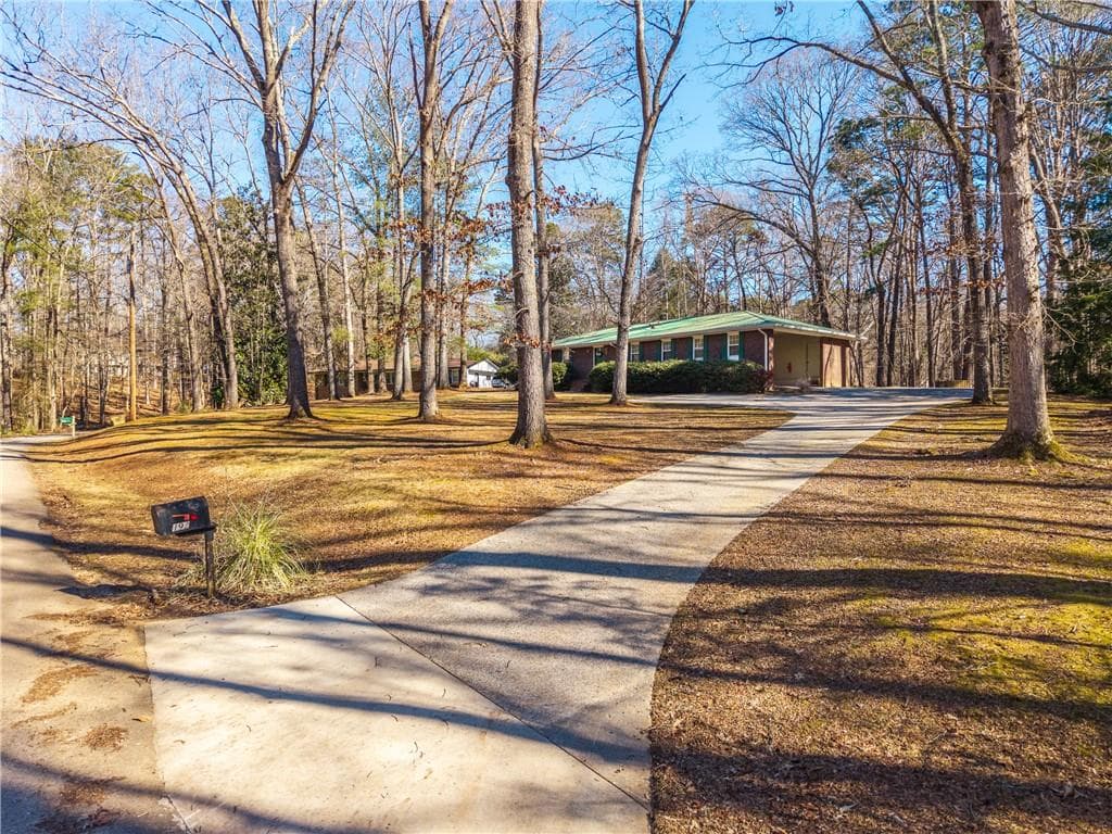 3 bedroom, 2 bathroom, 1,657 sq ft single family residence sold at 192 Saxon Court, Canton, GA 30114