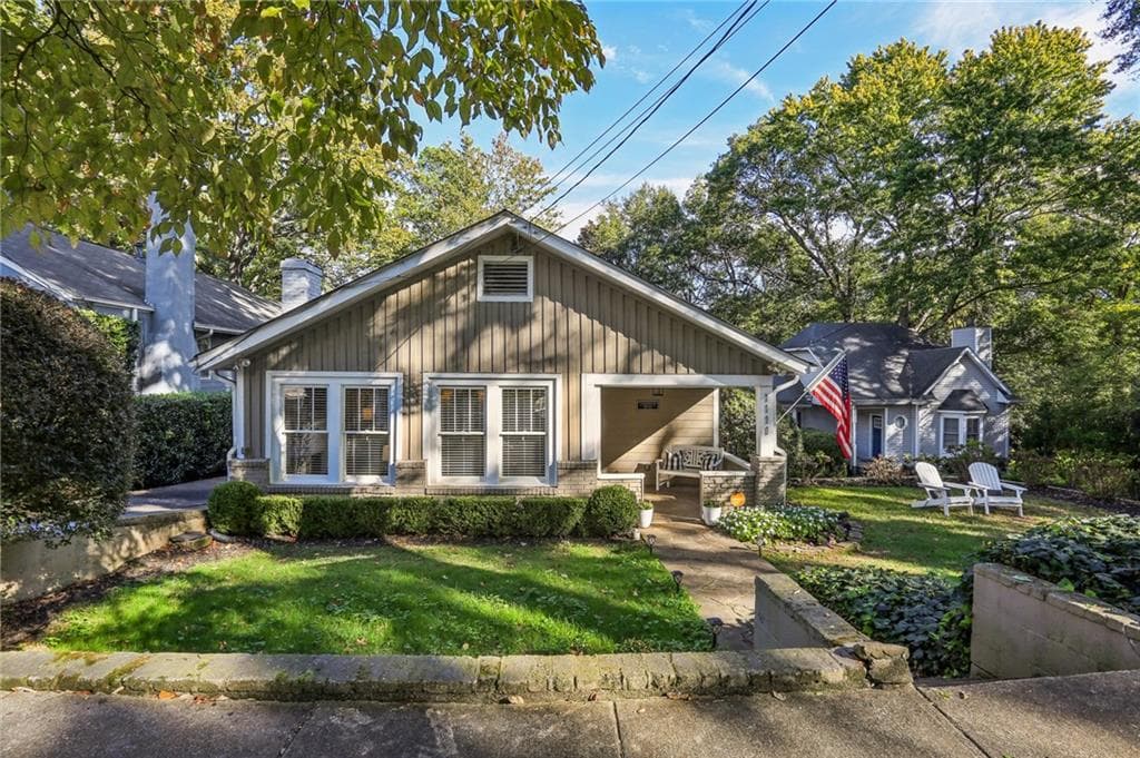 2 bedroom, 2 bathroom, 1,384 sq ft single family residence sold at 1111 Seaboard Avenue, Atlanta, GA 30318