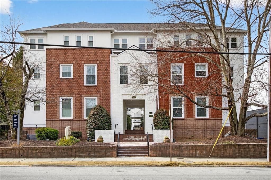 2 bedroom, 2 bathroom, 1,250 sq ft townhouse sold at 1170 N Highland Avenue B10, Atlanta, GA 30306