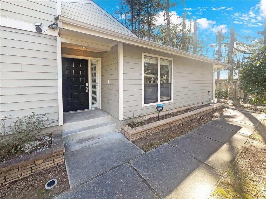 2 bedroom, 2 bathroom, 1,325 sq ft condominium sold at 2011 Variations Drive, Atlanta, GA 30329