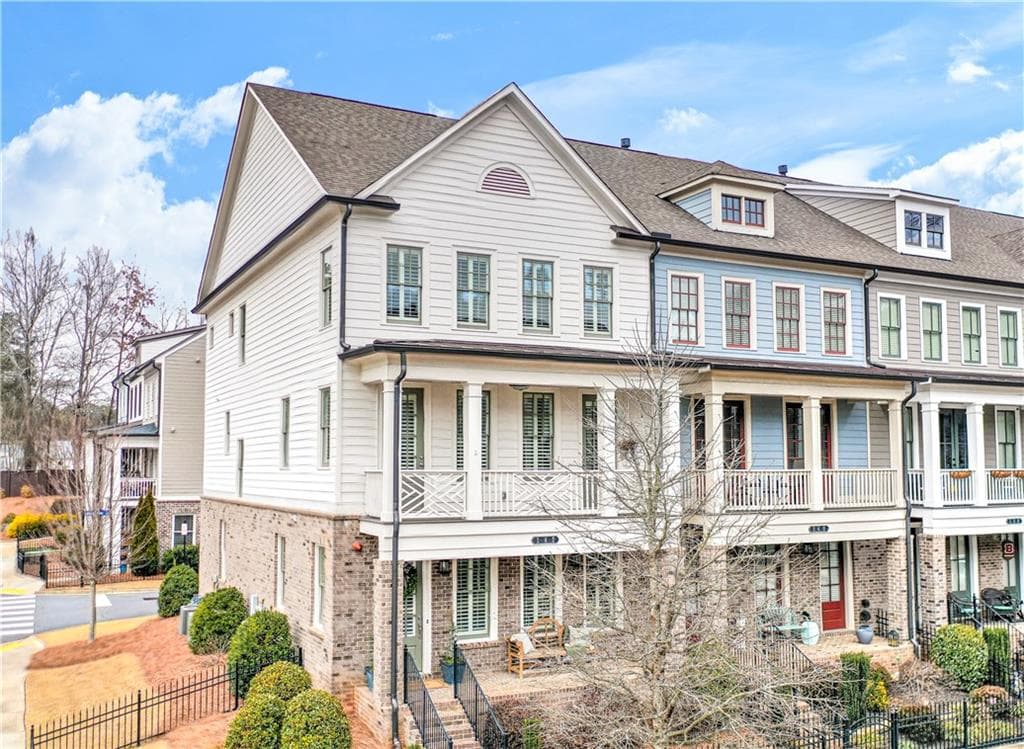 3 bedroom, 4 bathroom, 2,740 sq ft townhouse sold at 142 Inwood Walk, Woodstock, GA 30188