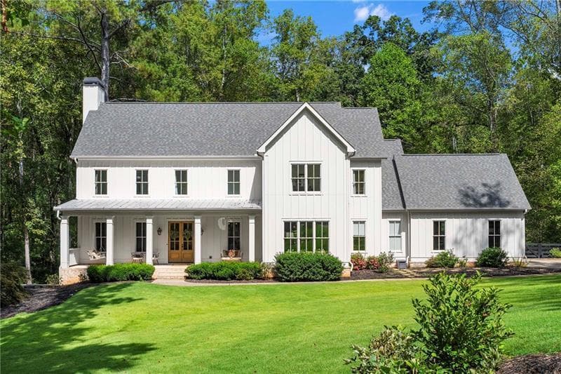 6 bedroom, 6 bathroom, 6,770 sq ft single family residence sold at 124 Long Shadows Drive, Alpharetta, GA 30004