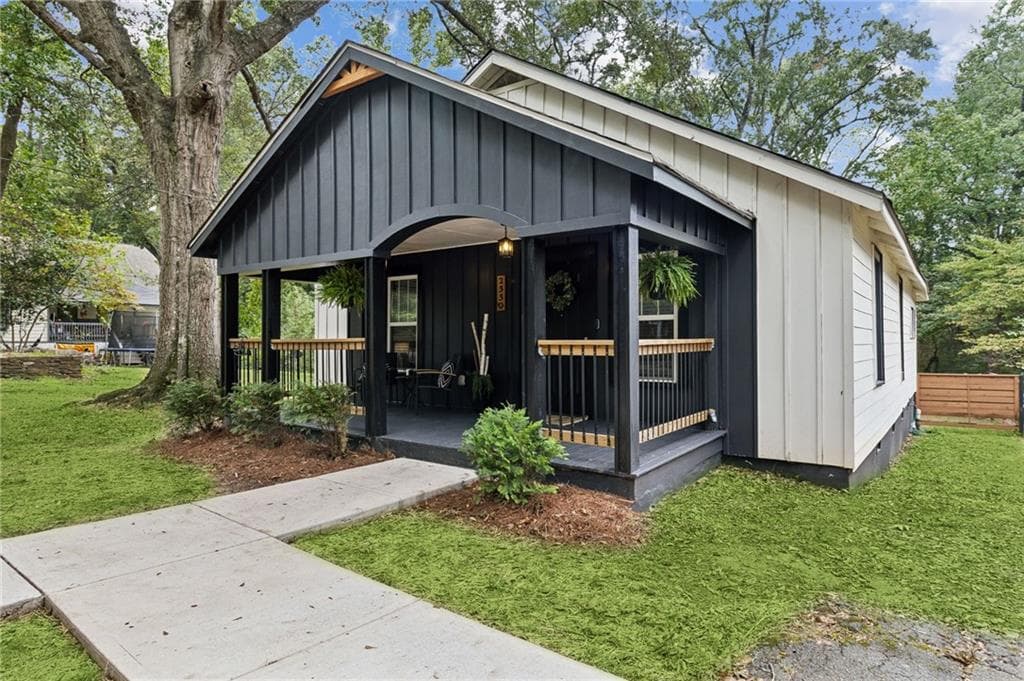 3 bedroom, 2 bathroom, 1,400 sq ft single family residence sold at 2330 Paul Avenue, Atlanta, GA 30318