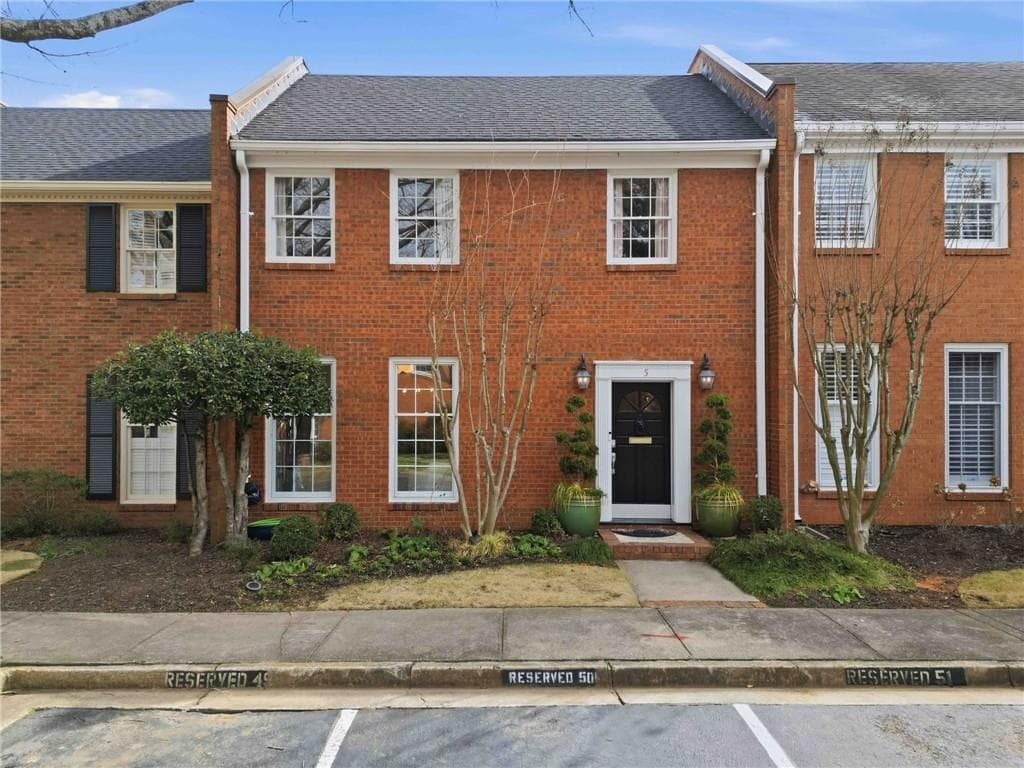 3 bedroom, 3 bathroom, 2,100 sq ft townhouse sold at 5 Prescott Walk, Atlanta, GA 30307