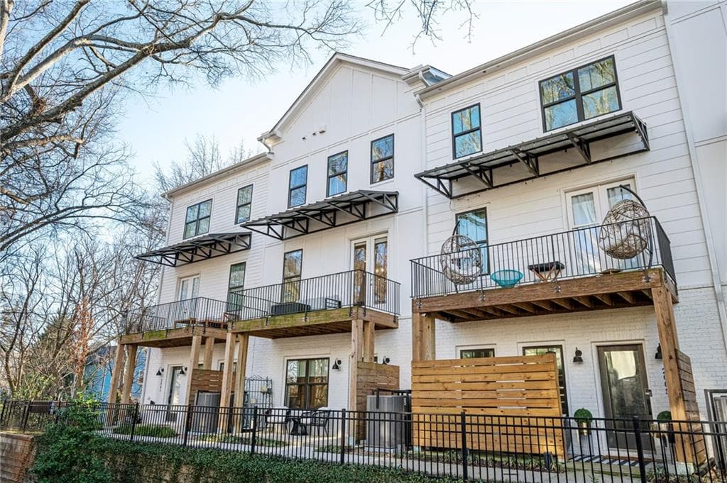 3 bedroom, 4 bathroom, 2,175 sq ft townhouse sold at 2003 Mahogany Lane, Atlanta, GA 30318