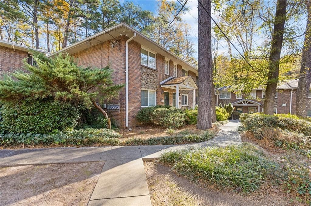 2 bedroom, 2 bathroom, 1,116 sq ft condominium sold at 2414 Peachwood Circle 6, Atlanta, GA 30345