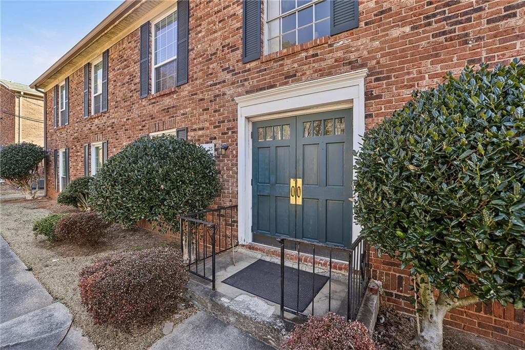 5544 Kingsport Drive 25, Atlanta, GA 30342 — most recent listing photo