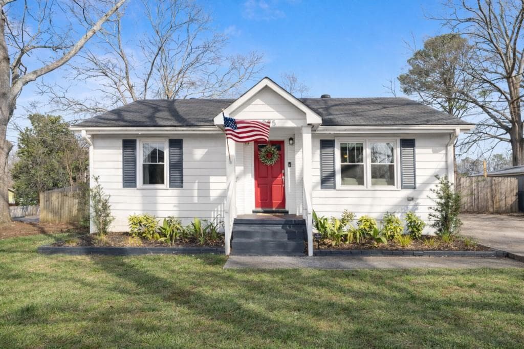 3 bedroom, 2 bathroom, 1,336 sq ft single family residence sold at 995 Dell Avenue, Smyrna, GA 30080