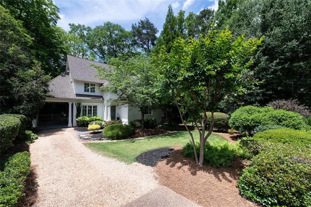 5 bedroom, 4 bathroom, 3,619 sq ft single family residence sold at 3000 Saint Annes Lane, Atlanta, GA 30327