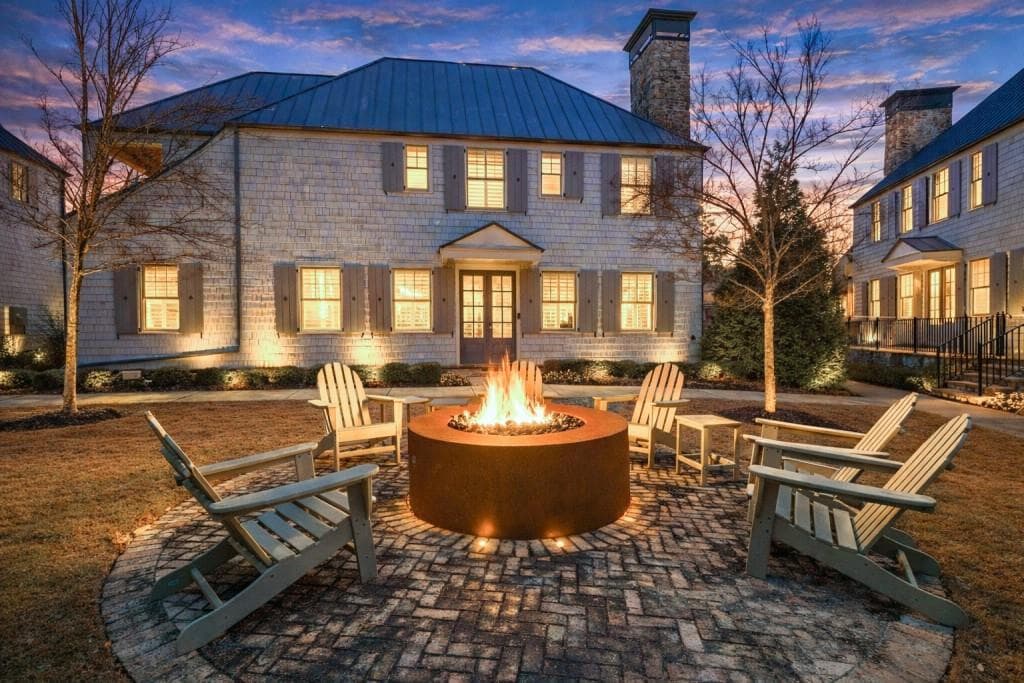 3 bedroom, 5 bathroom, 3,600 sq ft single family residence sold at 210 North Esplanade, Alpharetta, GA 30009