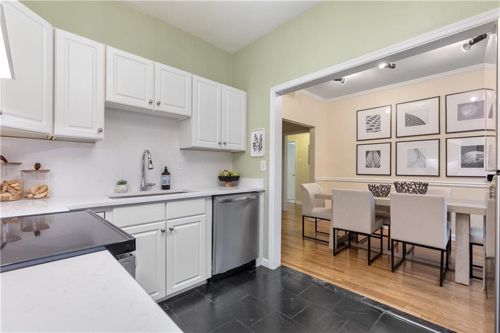 2 bedroom, 2 bathroom, 1,188 sq ft condominium sold at 430 Lindbergh Drive J1, Atlanta, GA 30305