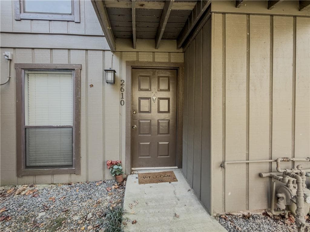 2 bedroom, 1 bathroom, 1,148 sq ft condominium sold at 2610 Cumberland Court, Smyrna, GA 30080