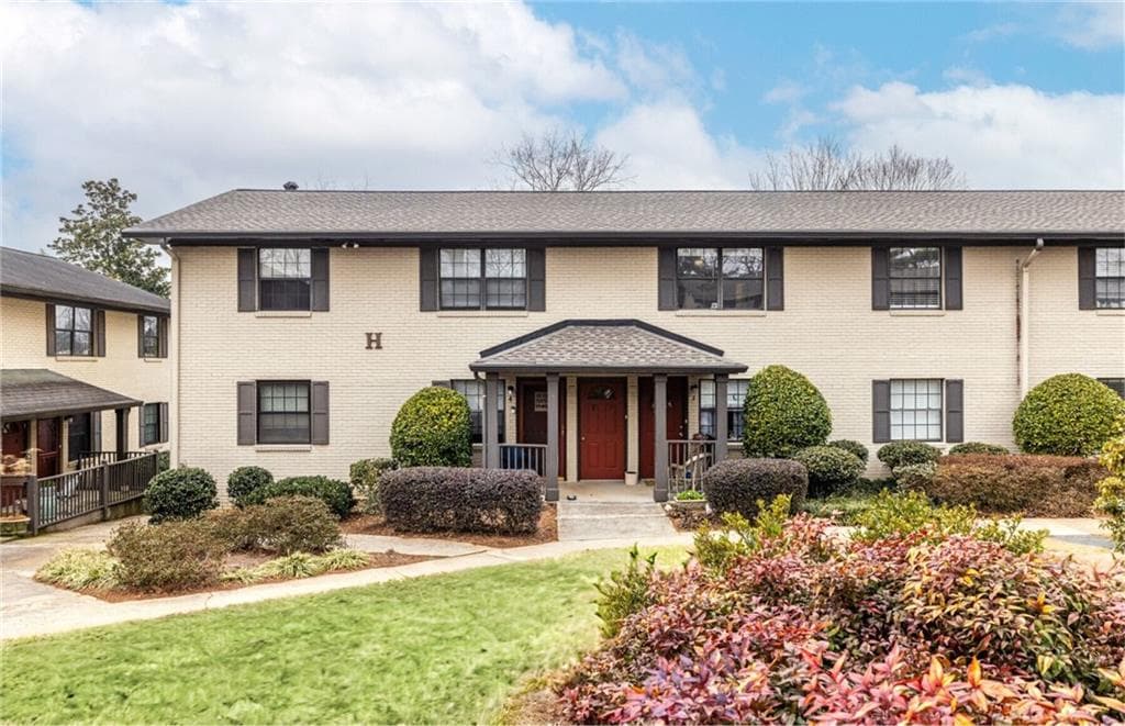 2 bedroom, 1 bathroom, 840 sq ft condominium sold at 410 Candler Park Drive H-7, Atlanta, GA 30307