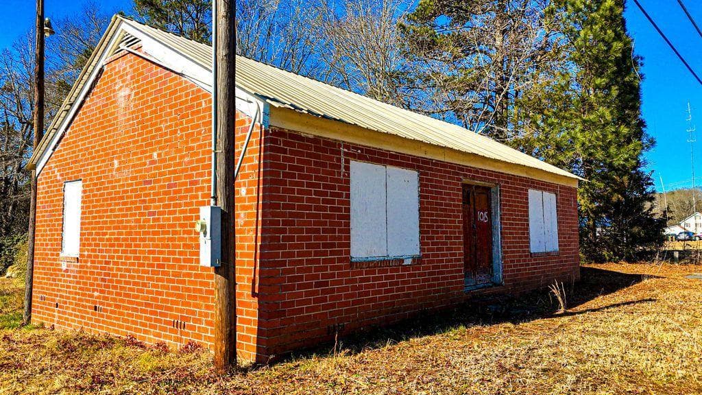 1013 Veterans Parkway, Barnesville, GA 30204 — most recent listing photo