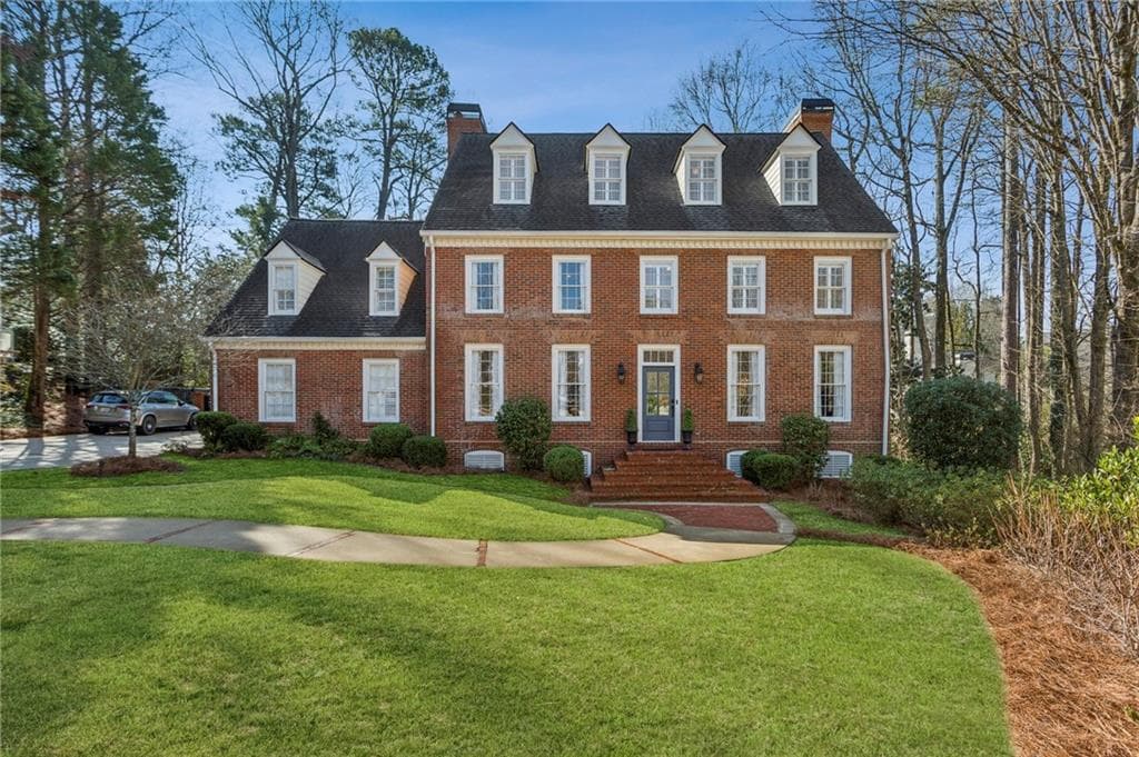 5 bedroom, 5 bathroom, 5,975 sq ft single family residence sold at 985 Club Commons Circle, Brookhaven, GA 30319