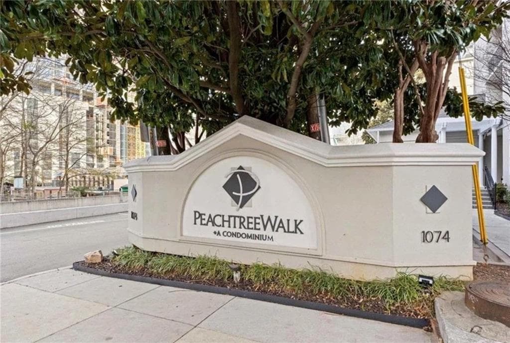 1 bedroom, 1 bathroom, 720 sq ft condominium sold at 1075 Peachtree Walk A109, Atlanta, GA 30309