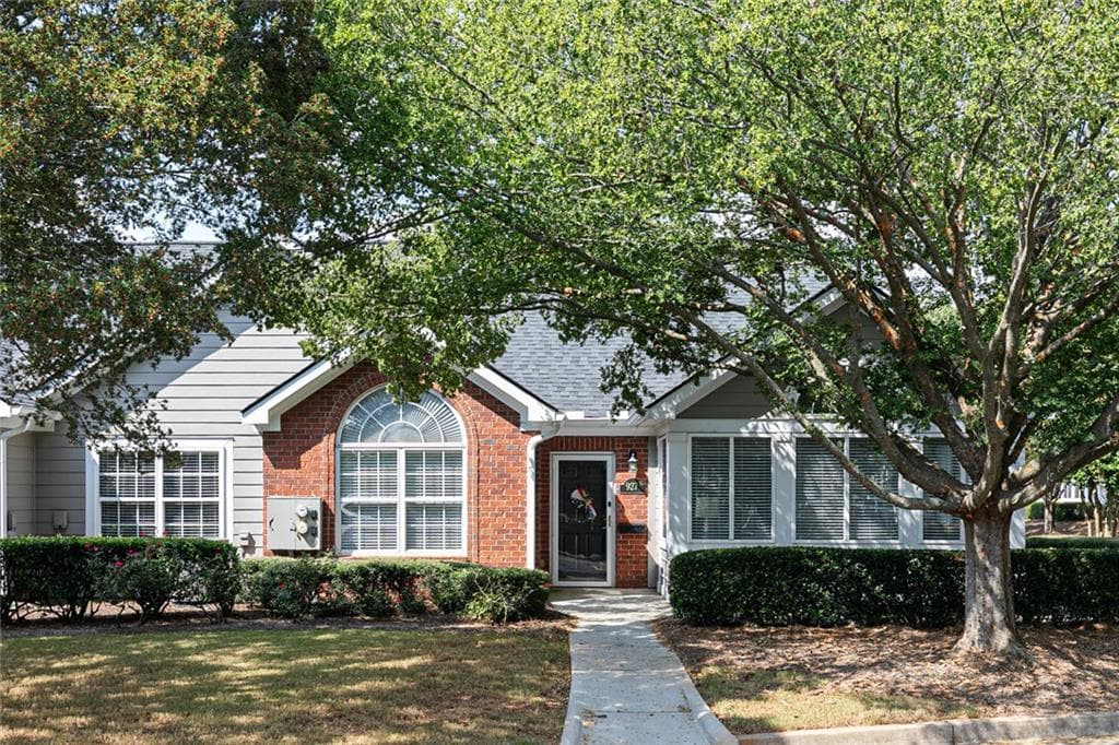 2 bedroom, 2 bathroom, 1,726 sq ft condominium sold at 927 Burnt Hickory Circle, Marietta, GA 30064
