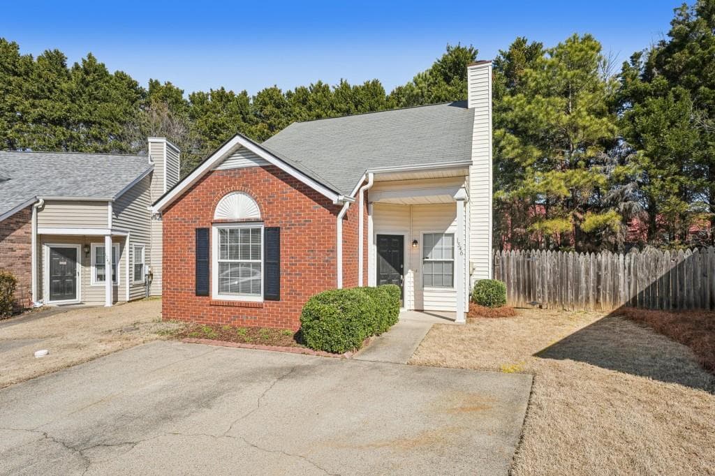 2 bedroom, 2 bathroom, 1,141 sq ft single family residence sold at 1346 Yorkshire Lane, Woodstock, GA 30188