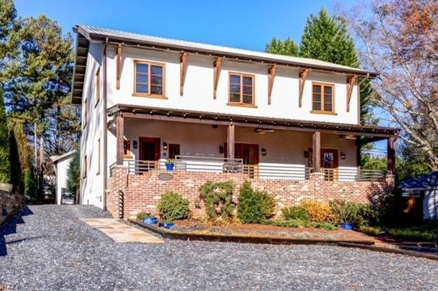 3 bedroom, 4 bathroom, 2,548 sq ft single family residence sold at 1090 Vista Trail, Atlanta, GA 30324