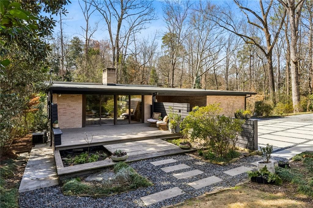 3 bedroom, 3 bathroom, 2,945 sq ft single family residence sold at 3760 Narmore Drive, Atlanta, GA 30319