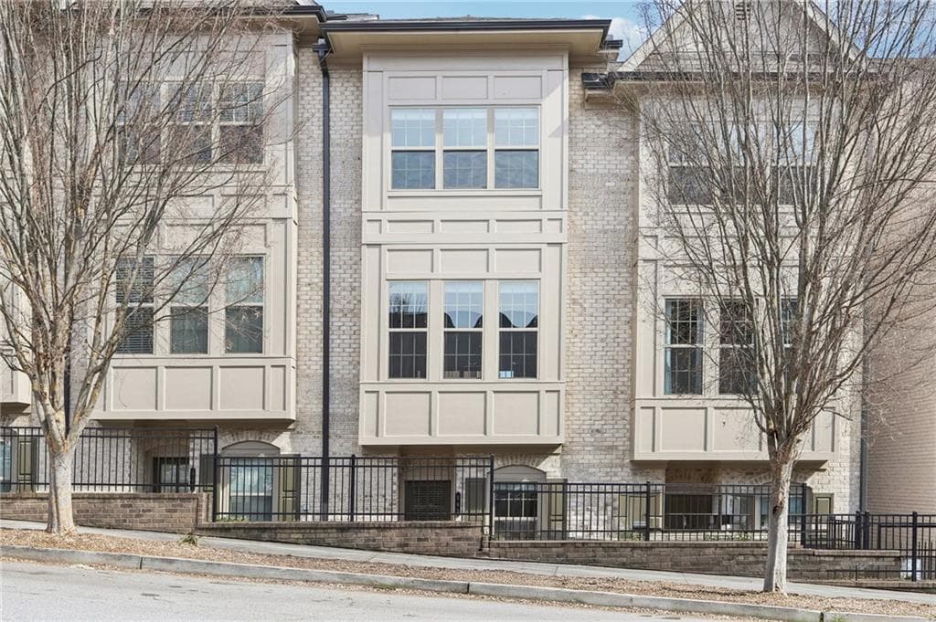 2 bedroom, 3 bathroom, 1,440 sq ft townhouse sold at 565 Broadview Place, Atlanta, GA 30324