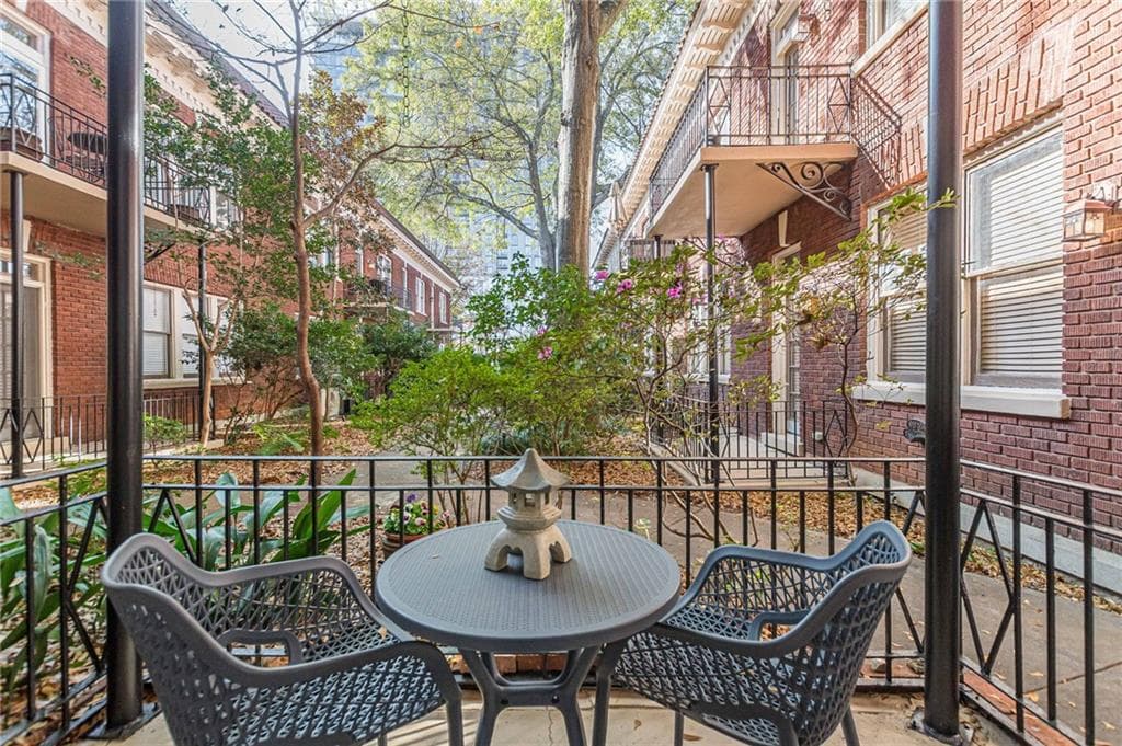 2 bedroom, 2 bathroom, 1,261 sq ft condominium sold at 1015 Piedmont Avenue B2, Atlanta, GA 30309