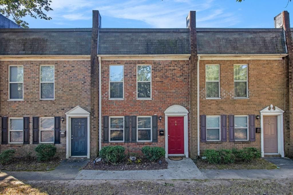 2 bedroom, 3 bathroom, 1,326 sq ft townhouse sold at 205 Winding River Drive B, Atlanta, GA 30350