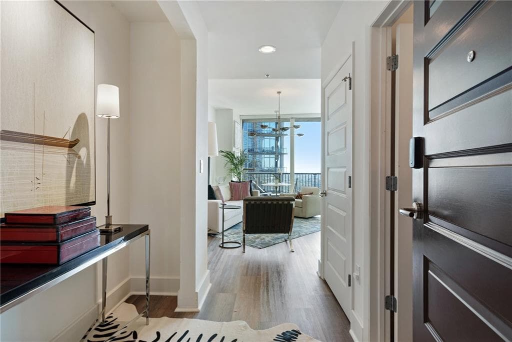 1 bedroom, 1 bathroom, 805 sq ft condominium sold at 1080 Peachtree Street 3008, Atlanta, GA 30309