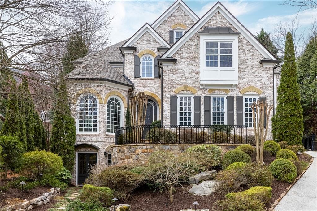 6 bedroom, 7 bathroom, 7,644 sq ft single family residence sold at 525 Glengate Cove, Atlanta, GA 30328