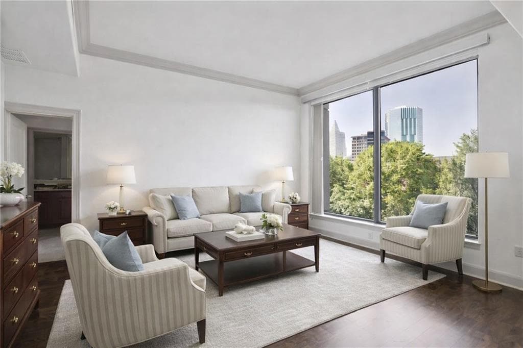 1 bedroom, 1 bathroom, 972 sq ft condominium sold at 3445 Stratford Road 502, Atlanta, GA 30326