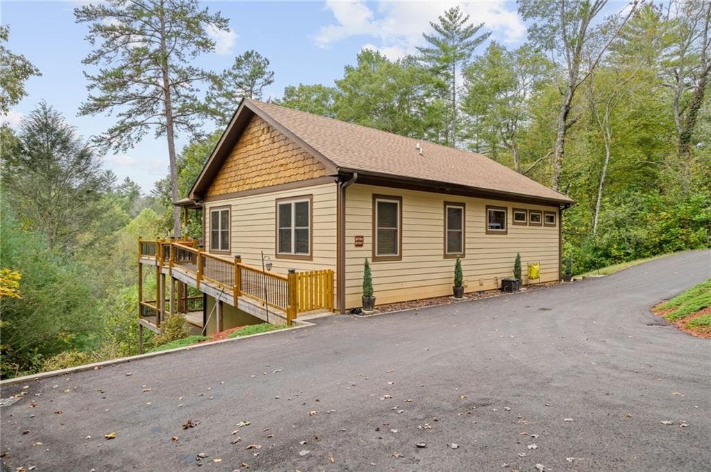 3 bedroom, 3 bathroom, 3,152 sq ft single family residence sold at 292 Silver Fox Trail, Blue Ridge, GA 30513