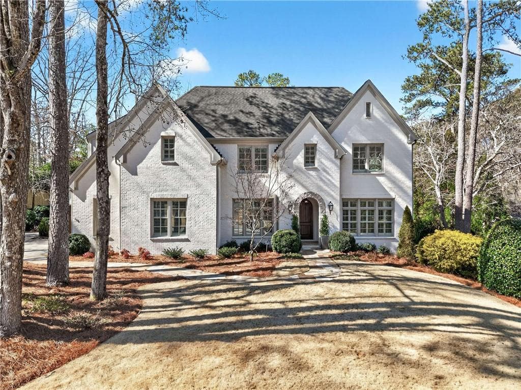 6 bedroom, 8 bathroom, 6,578 sq ft single family residence sold at 2976 Sequoyah Drive, Atlanta, GA 30327