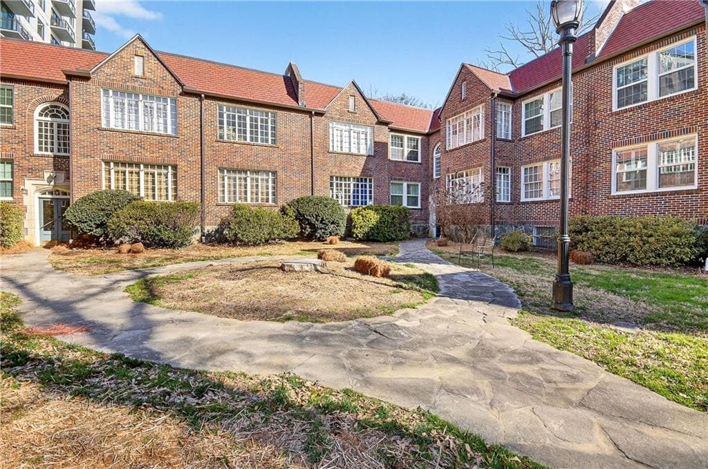 1 bedroom, 1 bathroom, 714 sq ft condominium sold at 1765 Peachtree Street 2G, Atlanta, GA 30309