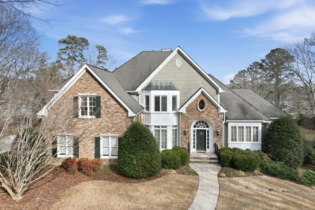 3 bedroom, 5 bathroom, 4,953 sq ft single family residence sold at 4328 Willow Oak Drive, Gainesville, GA 30506