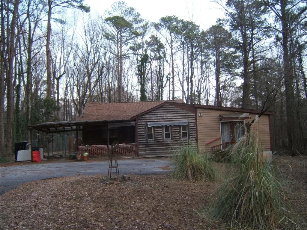 3 bedroom, 2 bathroom, 784 sq ft single family residence for sale at 2026 SW Kimberly Road, Atlanta, GA 30331
