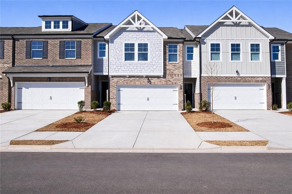 3 bedroom, 3 bathroom, 1,695 sq ft townhouse sold at 653 Gunnin Way 29, Mcdonough, GA 30253