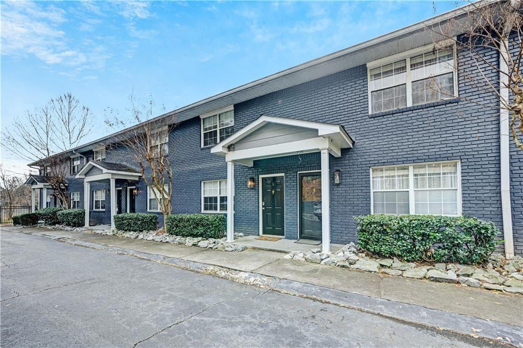 2 bedroom, 2 bathroom, 1,054 sq ft condominium sold at 3133 Buford Highway 5, Atlanta, GA 30329