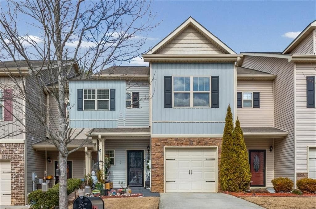3 bedroom, 3 bathroom, 1,624 sq ft townhouse sold at 561 Oakside Pl, Acworth, GA 30102