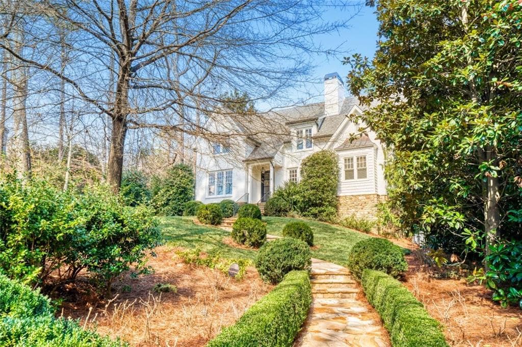 7 bedroom, 7 bathroom, 5,831 sq ft single family residence sold at 8 W Wieuca Road, Atlanta, GA 30342