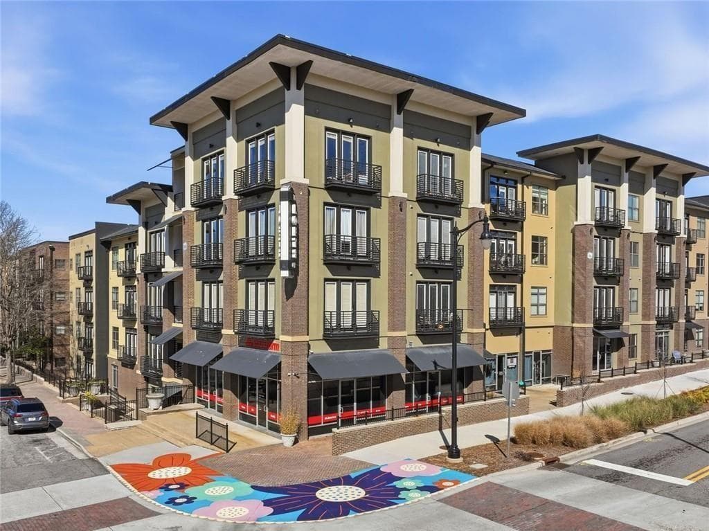 2 bedroom, 2 bathroom, 1,051 sq ft condominium sold at 5300 Peachtree Road 2510, Atlanta, GA 30341