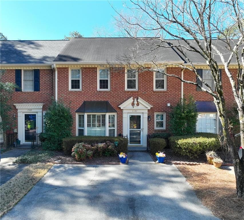 3 bedroom, 3 bathroom, 1,909 sq ft townhouse sold at 7907 Briar Villa Place, Atlanta, GA 30350