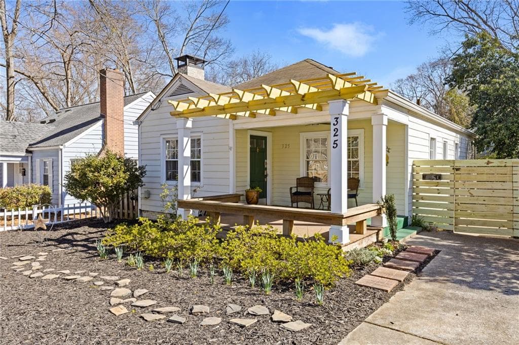 2 bedroom, 2 bathroom, 1,098 sq ft single family residence sold at 325 Clifton Road, Atlanta, GA 30307