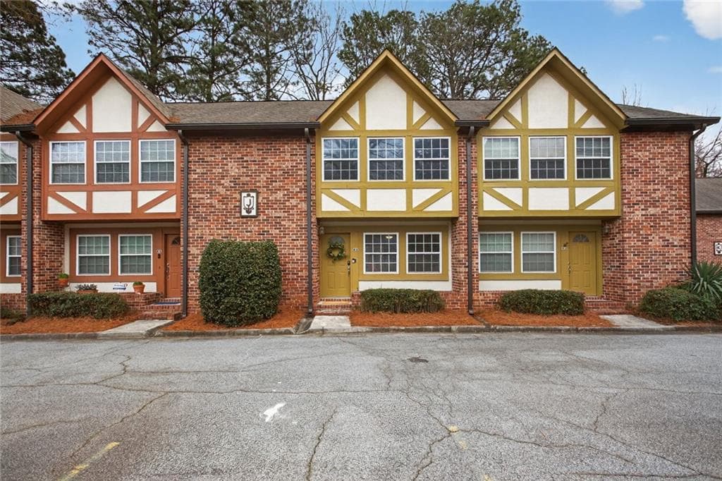 2 bedroom, 3 bathroom, 1,363 sq ft condominium sold at 2825 Northeast Expressway J3, Atlanta, GA 30345