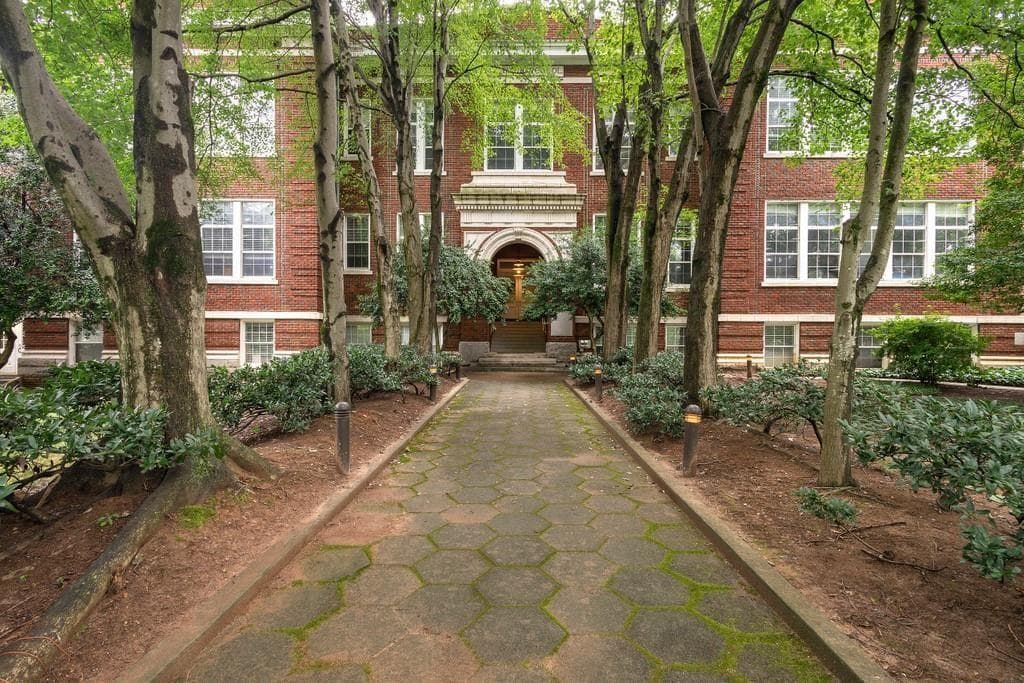 2 bedroom, 1 bathroom, 788 sq ft condominium sold at 1031 State Street 205, Atlanta, GA 30318