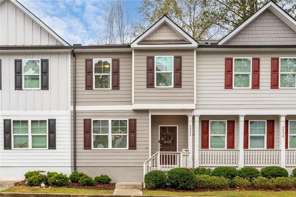 3 bedroom, 3 bathroom, 1,804 sq ft townhouse for sale at 2824 Saratoga Lake View, Decatur, GA 30034