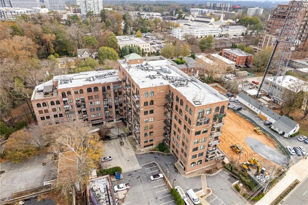 3235 Roswell Road 818, Atlanta, GA 30305 — most recent listing photo