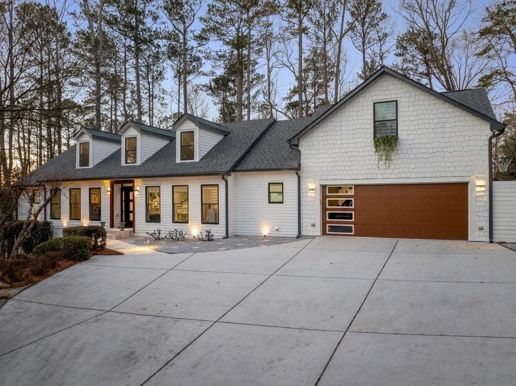 8 bedroom, 7 bathroom, 5,940 sq ft single family residence sold at 6260 River Overlook. Drive, Atlanta, GA 30328